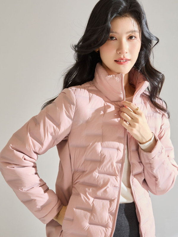 Női tolldzseki, 86–90% kacsatollal, nejlon külső anyag, slim fit, álló galléros zipzárral