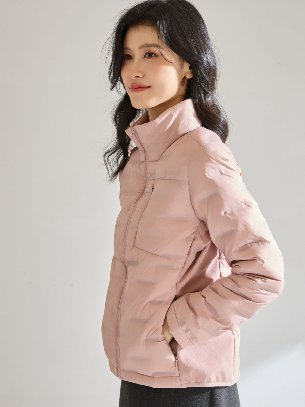 Női tolldzseki, 86–90% kacsatollal, nejlon külső anyag, slim fit, álló galléros zipzárral