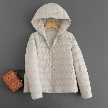 Bunda s kapucňou, výplň z kačacieho páperia, vonkajší materiál nylon, dĺžka 50–65 cm