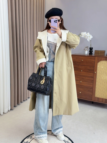 Love kapucnis szélkabát kontrasztvarrással, középméretű hossz, laza szabás, poliészter twill anyag, splice részlet