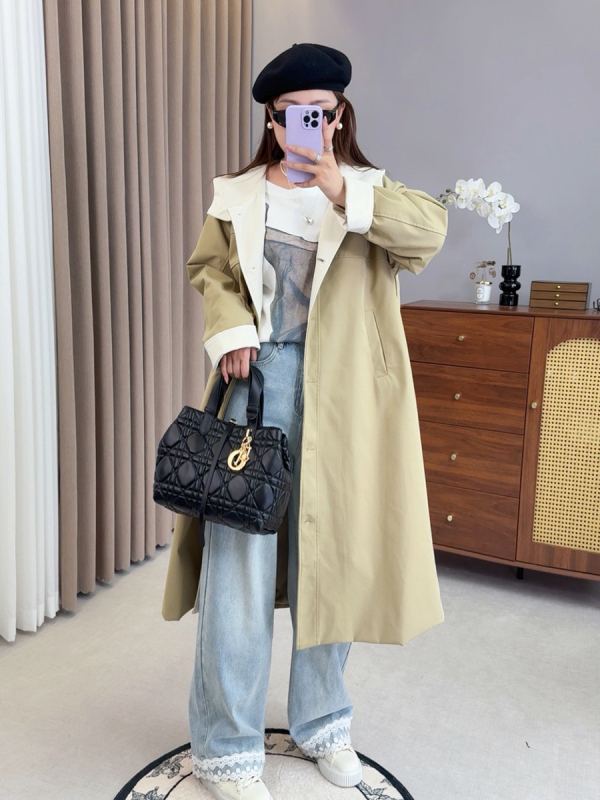 Love kapucnis szélkabát kontrasztvarrással, középméretű hossz, laza szabás, poliészter twill anyag, splice részlet