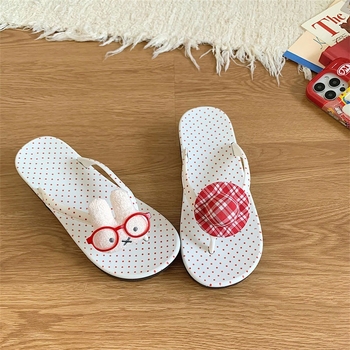 Sandale s klinom i remenom između prstiju, lagane, točkasti uzorak, PVC potplat, debljina potplata 0–3 cm, bez podstave (Proljeće 2025)