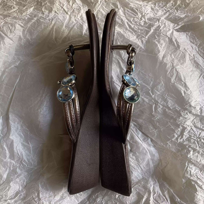Női herringbone thong flip-flop – felső rész: szuper rost, talp: gumi, ujjformája: kerek, stílus: egyszerű, 2025 tavaszi kiadás