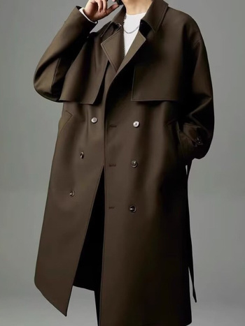 Pánsky kabát strednej dĺžky s dvojradovým zapínaním, s golierom reverom, bez kapucne, s opaskom