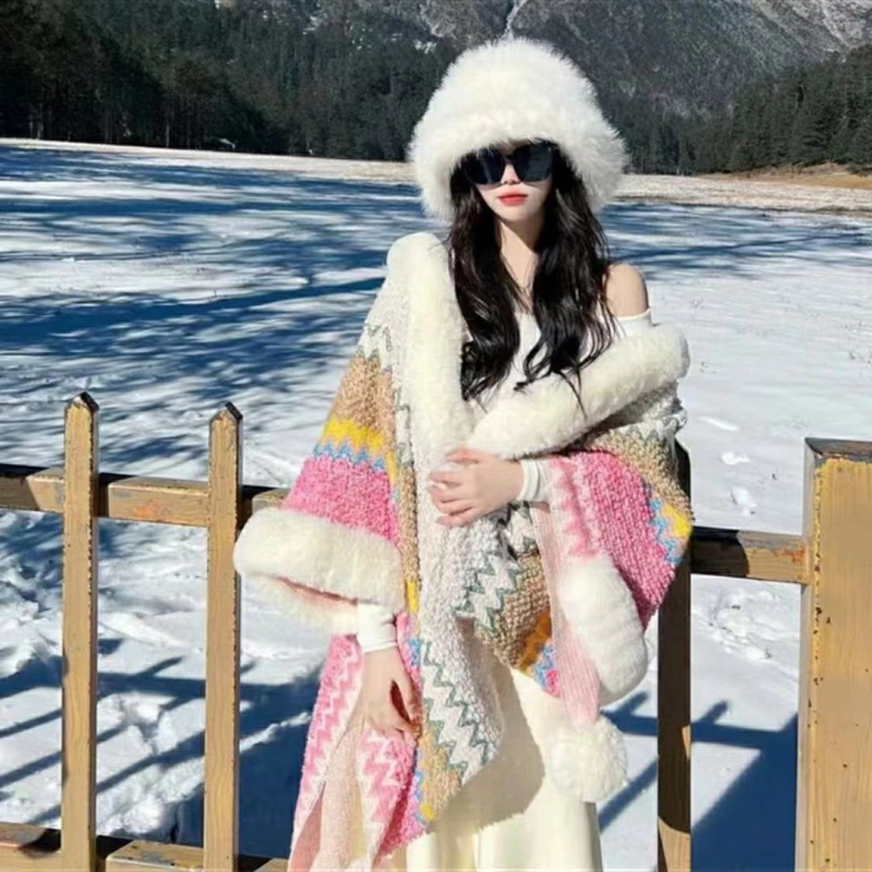 Etno stiliaus storas kailio apykaklės šalikėlis, poliesteris, spalvotų grotelių raštas, išlaiko šilumą, žiemai, pavasariui ir rudeniui