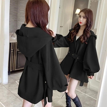 Īss trench jaka sievietēm - ar kapuci, laternu piedurknēm, ļoti īsa garums, A līnijas siluets, kokvilnas un poliesteres maisījums (90-95% poliestera)