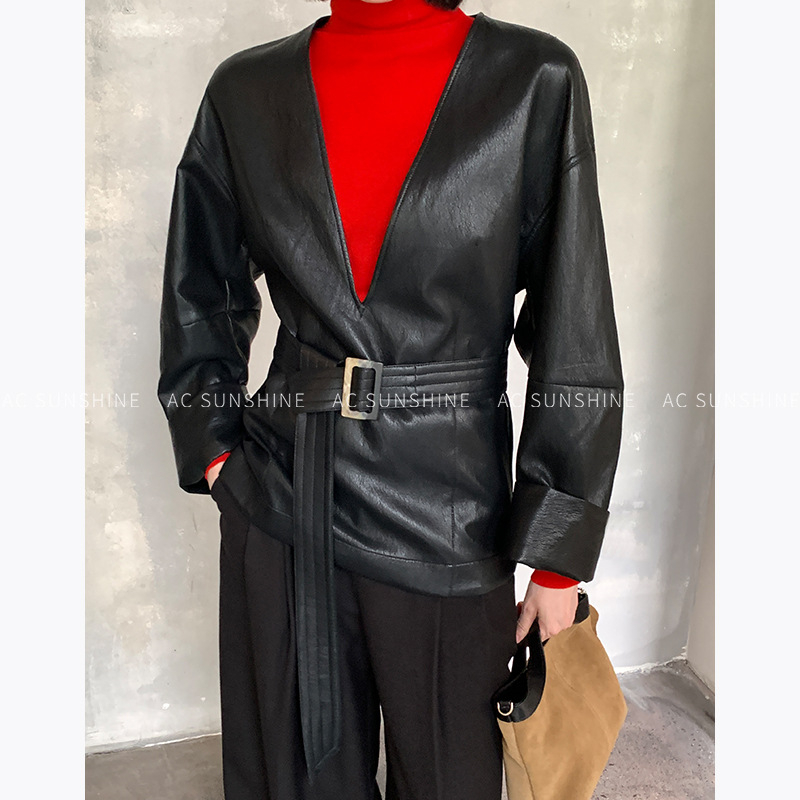 PU кожено яке с дълбоко V-образно деколте, качулка, реглан ръкави, колажен дизайн (зимна колекция 2025)