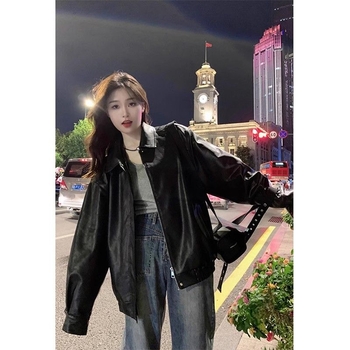 Дамsko яке от изкуствена кожа, поло яка, без ръкави, цип за закопчаване, пролет 2025