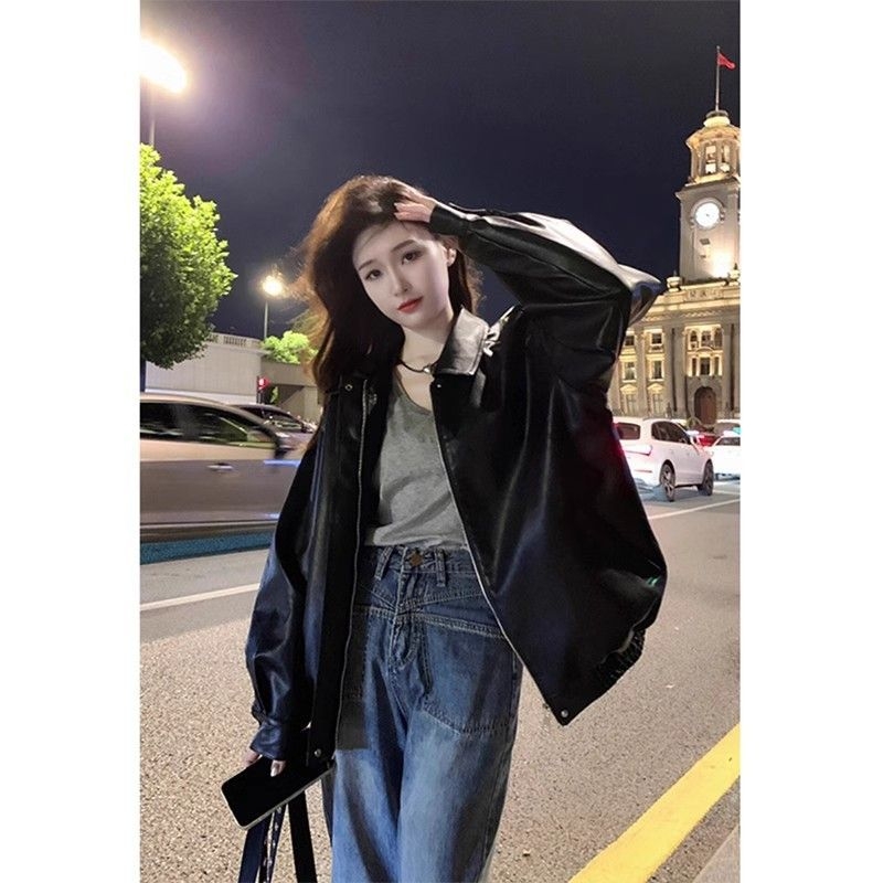 Дамsko яке от изкуствена кожа, поло яка, без ръкави, цип за закопчаване, пролет 2025