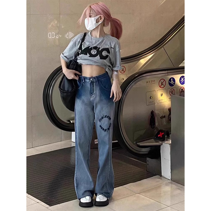 Дамsko яке от изкуствена кожа, поло яка, без ръкави, цип за закопчаване, пролет 2025