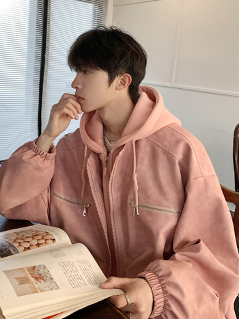 PU odinė striukė su gobtuvu - laisvo kirpimo, užtrauktukas, šoniniai kišenės, poliesterio pamušalas, ilgis 50-65 cm, rudens 2025