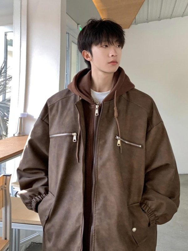 PU odinė striukė su gobtuvu - laisvo kirpimo, užtrauktukas, šoniniai kišenės, poliesterio pamušalas, ilgis 50-65 cm, rudens 2025