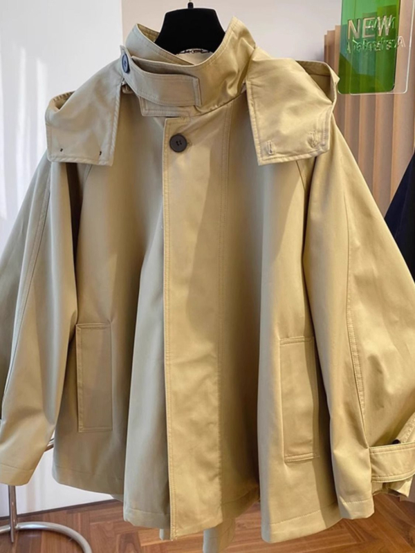 Sieviešu kapucēta vēja jaka ar šauru piegriezumu, stāvošā apkakle, ģeometrisks raksts, audums: spandekss + atjaunota celuloze