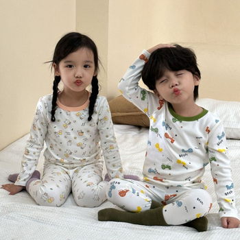 Set termic pentru copii: tricou cu mânecă lungă și pantaloni, 95% bumbac, pentru iarnă și toamnă, vârsta 3-8 ani, imprimeu animale/desene animate.