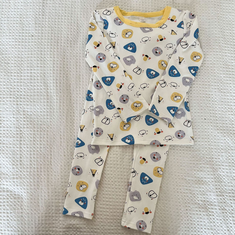 Set termic pentru copii: tricou cu mânecă lungă și pantaloni, 95% bumbac, pentru iarnă și toamnă, vârsta 3-8 ani, imprimeu animale/desene animate.