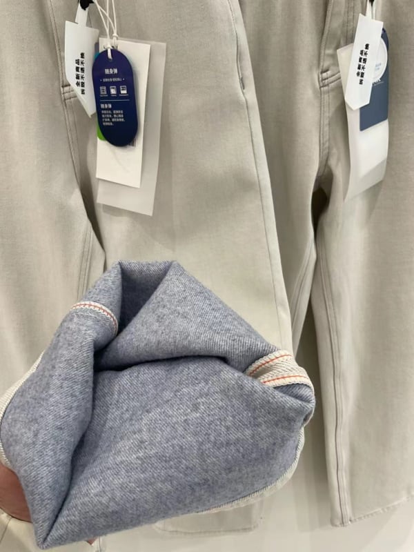 Džínsy: vysoký pás, rovný strih, denim s elastanom, vysoká elasticita