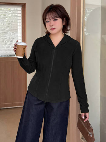 Kapucnis cipzáros kardigán; kétoldalas velúr; viszkóz-akril keverék; téli 2025; japán-koreai lazább stílus.