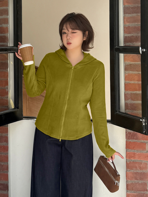 Kapucnis cipzáros kardigán; kétoldalas velúr; viszkóz-akril keverék; téli 2025; japán-koreai lazább stílus.