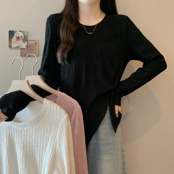 Plus-size ženska majica s dugim rukavima, asimetrična tekstura i prorez, slobodan kroj, laskov siluetu, proljeće–jesen