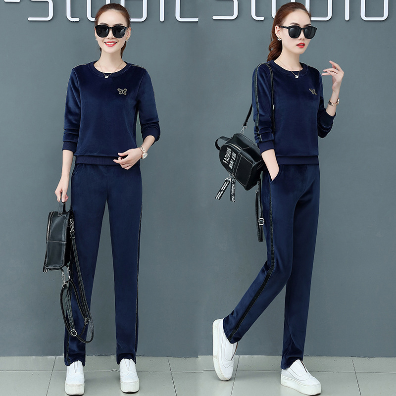 Дамски костюм от бархат за ежедневието с черепен модел и бродерия, полиестерна основа (есен 2022)