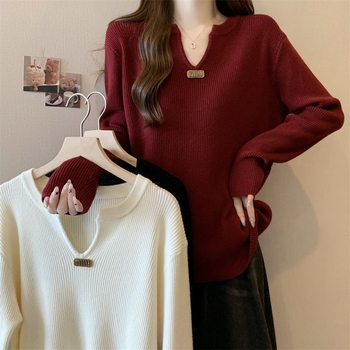 Пуловер с дълги ръкави - дълбока V-образна яка - свободен силует - полиестрова тъкан - едноцветен