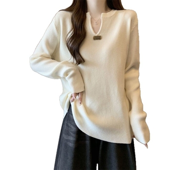 Пуловер с дълги ръкави - дълбока V-образна яка - свободен силует - полиестрова тъкан - едноцветен