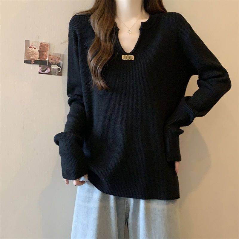 Пуловер с дълги ръкави - дълбока V-образна яка - свободен силует - полиестрова тъкан - едноцветен