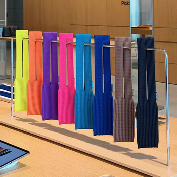 Megzta telefono rankinė, vertikalios kvadrato formos, vidutinio ilgio, poliesterio pamušalas, švelnus paviršius