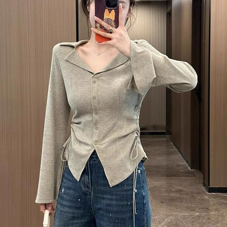 Knit top s ovratnikom, rebrasta tekstura, dugi rukavi, Derong tkanina, kolage detalji, jesen 2025