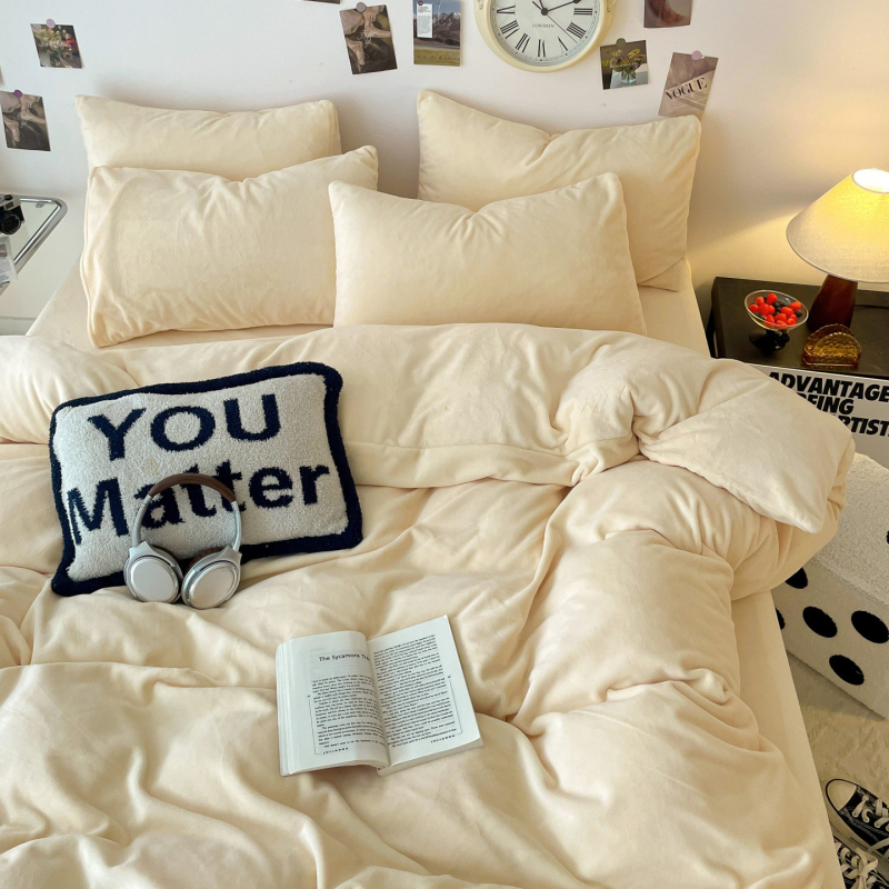 Milk Velvet flanelės patalynės komplektas – keturių dalių, reaktyvus dažymas, įtraukti antklodės užvalkalas ir gumine paklode