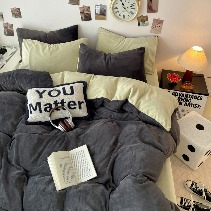 Milk Velvet flanelės patalynės komplektas – keturių dalių, reaktyvus dažymas, įtraukti antklodės užvalkalas ir gumine paklode