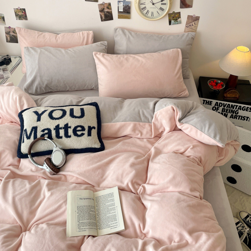 Milk Velvet flanelės patalynės komplektas – keturių dalių, reaktyvus dažymas, įtraukti antklodės užvalkalas ir gumine paklode