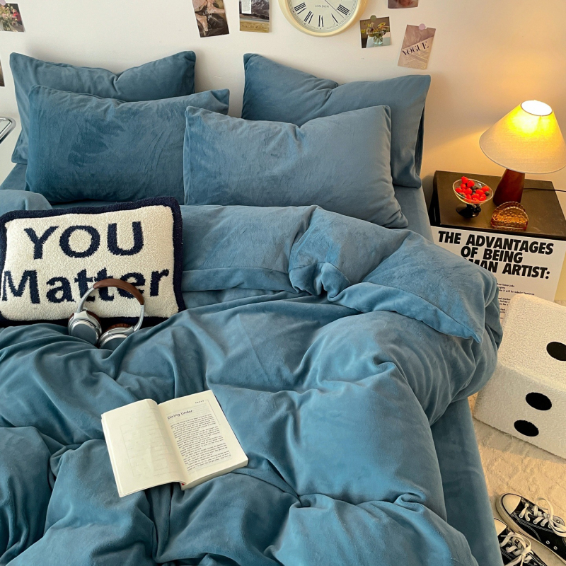 Milk Velvet flanelės patalynės komplektas – keturių dalių, reaktyvus dažymas, įtraukti antklodės užvalkalas ir gumine paklode