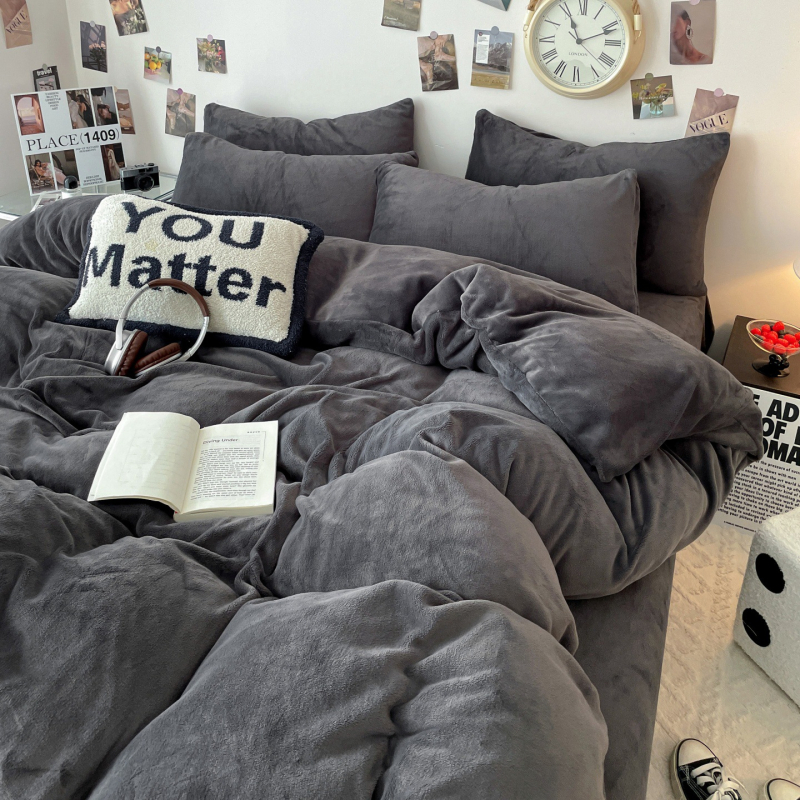 Milk Velvet flanelės patalynės komplektas – keturių dalių, reaktyvus dažymas, įtraukti antklodės užvalkalas ir gumine paklode