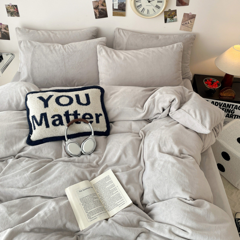 Milk Velvet flanelės patalynės komplektas – keturių dalių, reaktyvus dažymas, įtraukti antklodės užvalkalas ir gumine paklode