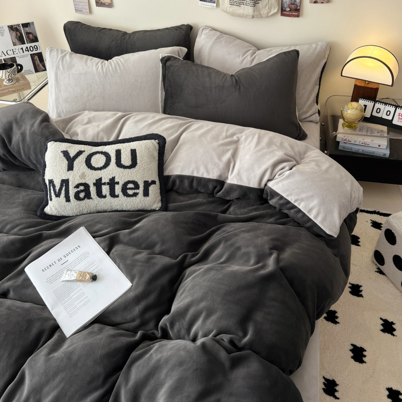 Milk Velvet flanelės patalynės komplektas – keturių dalių, reaktyvus dažymas, įtraukti antklodės užvalkalas ir gumine paklode