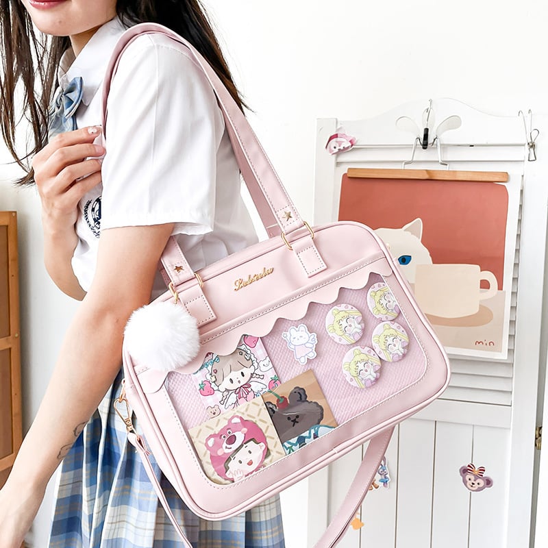 PU crossbody táska, vízszintes négyzet alakú, cipzáras nyitás, pamut bélés, belső zsebek (telefon, laptop, igazolvány)
