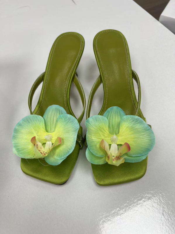 Augstas kurpes sandales ar herringbone rakstu, satīna augšdaļa, kvadrātveida purns, gumijas zole, Lolita stils