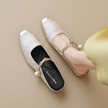 Baotou dámske sandále so saténovým vrchným dielom, štvorcový nos, mikrovláknová vnútorná časť, gumová podrážka