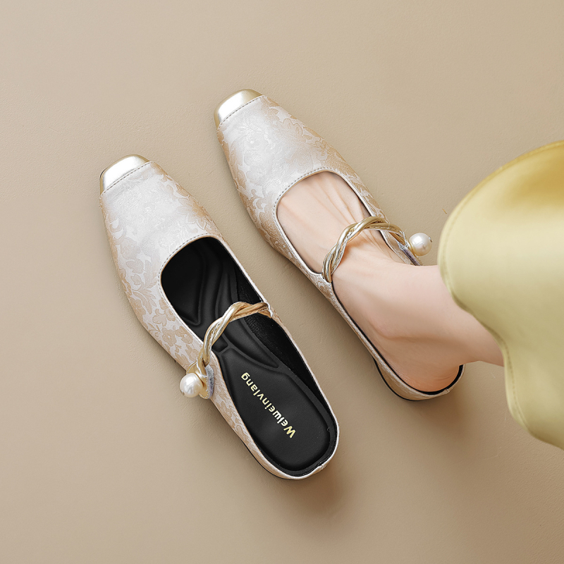 Baotou dámske sandále so saténovým vrchným dielom, štvorcový nos, mikrovláknová vnútorná časť, gumová podrážka