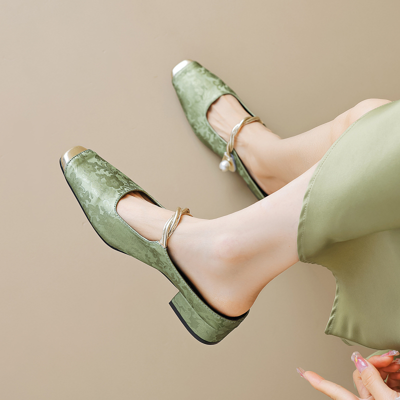 Baotou dámske sandále so saténovým vrchným dielom, štvorcový nos, mikrovláknová vnútorná časť, gumová podrážka