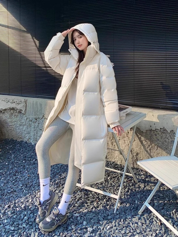 Puffer bunda s kapucňou, výplň z kačacieho peria, hrubá izolácia, vonkajší materiál: nylon