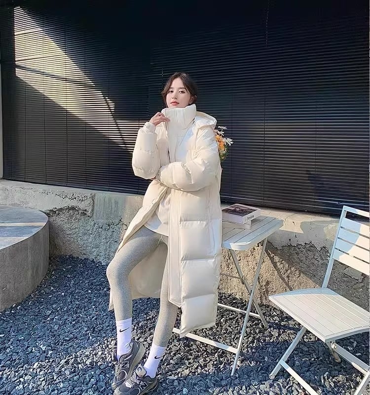 Puffer bunda s kapucňou, výplň z kačacieho peria, hrubá izolácia, vonkajší materiál: nylon