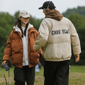 Voľno-strihový bavlnený kabát s kapucňou, zips vpredu, hrubá bavlnená výplň, potlač
