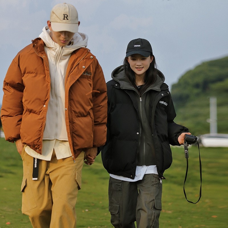 Voľno-strihový bavlnený kabát s kapucňou, zips vpredu, hrubá bavlnená výplň, potlač