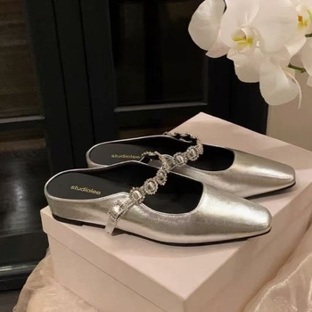 Grape Mom StudioLee mules cu înălțime de 4 cm, vârf drept franțuzesc și deschis la partea de sus pentru femei; partea superioară: Super Fiber; interior: piele de miel; talpă: cauciuc