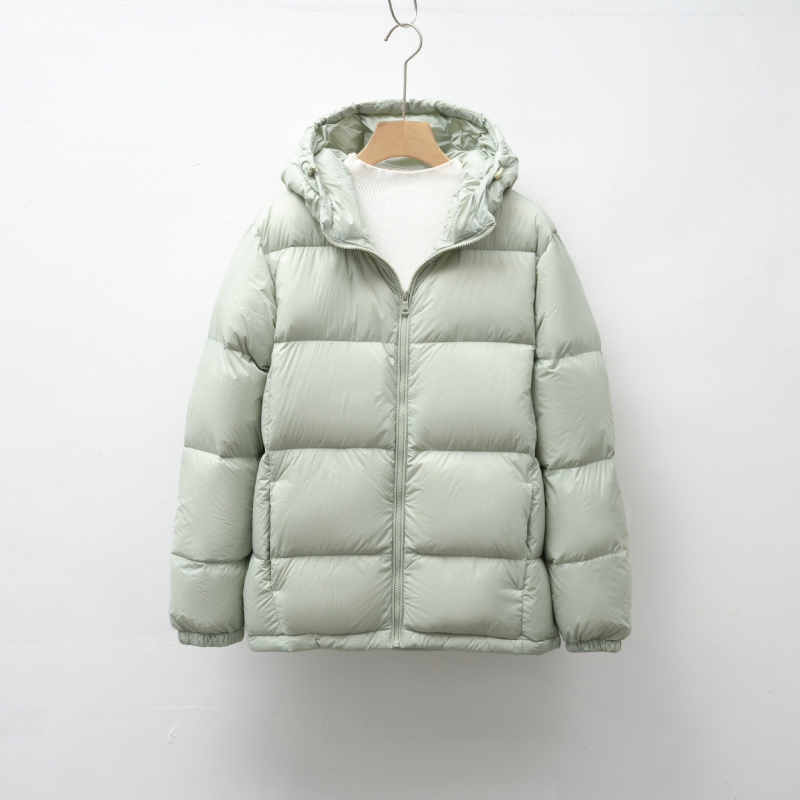 Dámska zimná bunda s kapucňou, voľný strih, kačací páper 86–90% výplň, vonkajší materiál: nylon