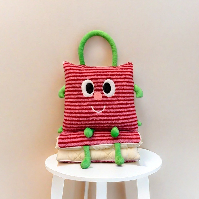 Възглавничка‑одеяло с карикатурни животинки, двупосочна функция: възглавница и одеяло, материя от овча вълна жакард и пълнеж PP памук