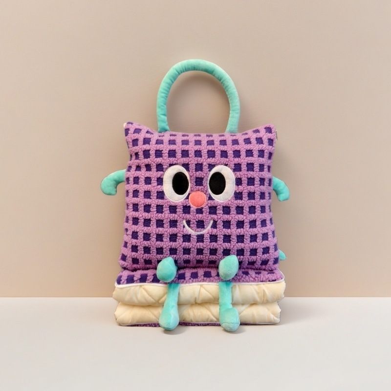 Възглавничка‑одеяло с карикатурни животинки, двупосочна функция: възглавница и одеяло, материя от овча вълна жакард и пълнеж PP памук