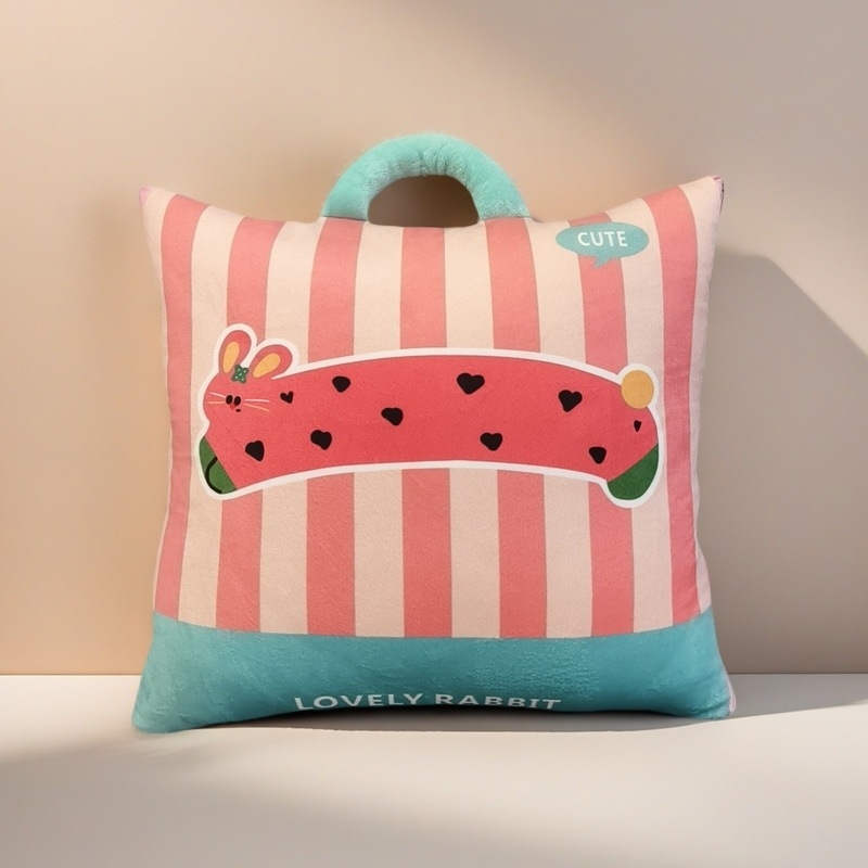 Възглавничка‑одеяло с карикатурни животинки, двупосочна функция: възглавница и одеяло, материя от овча вълна жакард и пълнеж PP памук